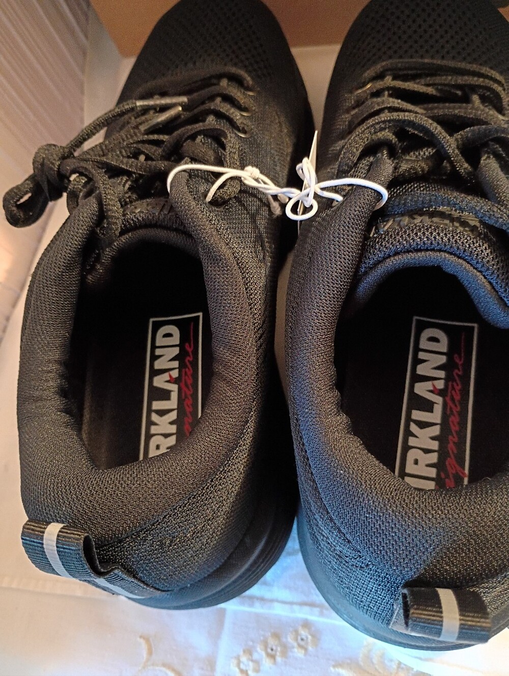 New! Kirkland Signature men’s 8 comfort walker shoes Black - Picture 6 of 9